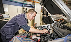 automotive-technician-800x480